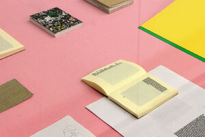 Vue de l’exposition Volumes : Cent pages