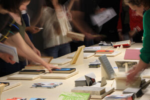 Vue de l’exposition Volumes : Clubs du livre