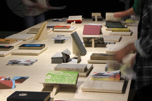 Vue de l’exposition Volumes : Clubs du livre