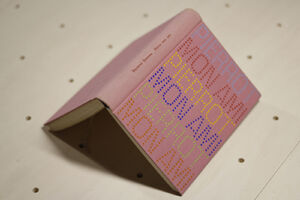 Vue de l’exposition Volumes : Clubs du livre