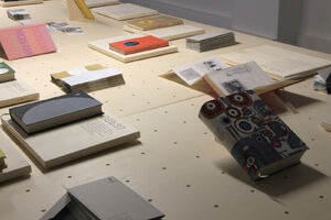 Vue de l’exposition Volumes : Clubs du livre