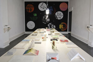 Vue de l’exposition Volumes : Clubs du livre