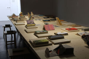 Vue de l’exposition Volumes : Clubs du livre