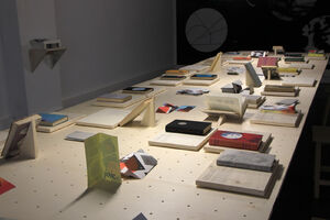 Vue de l’exposition Volumes : Clubs du livre