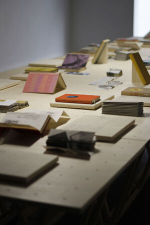 Vue de l’exposition Volumes : Clubs du livre