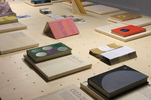 Vue de l’exposition Volumes : Clubs du livre