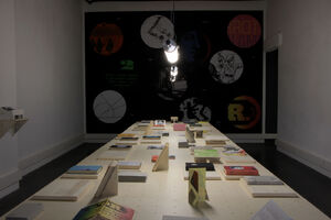 Vue de l’exposition Volumes : Clubs du livre