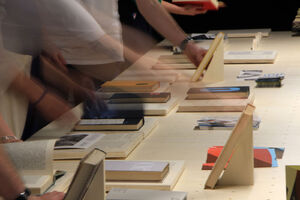 Vue de l’exposition Volumes : Clubs du livre