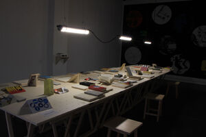 Vue de l’exposition Volumes : Clubs du livre