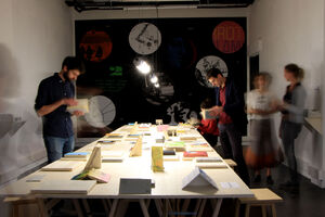 Vue de l’exposition Volumes : Clubs du livre