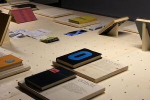 Vue de l’exposition Volumes : Clubs du livre