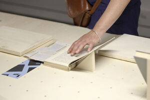 Vue de l’exposition Volumes : Clubs du livre