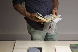 Vue de l’exposition Volumes : Clubs du livre